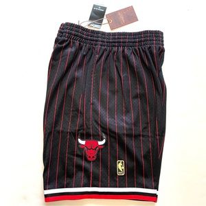 Mitchell & Ness NBA Alternate Swingman Striped Shorts Chicago Bulls 96-97 Sz 2XL